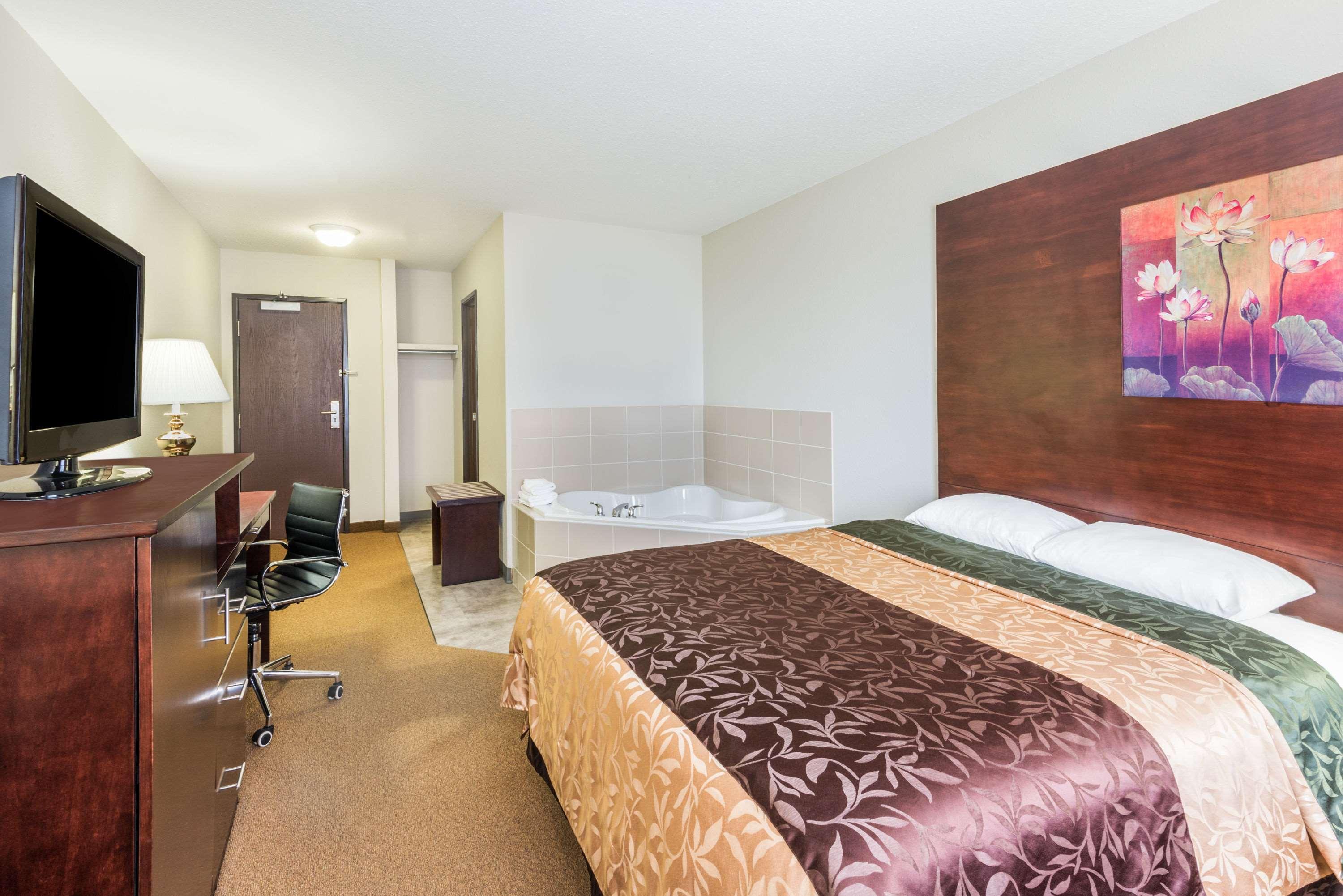 Super 8 By Wyndham Innisfail Экстерьер фото