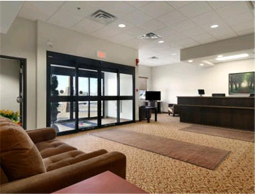 Super 8 By Wyndham Innisfail Экстерьер фото