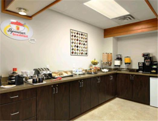 Super 8 By Wyndham Innisfail Экстерьер фото
